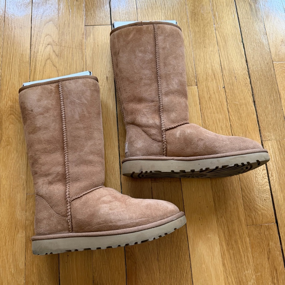 UGG Classic Tall II Boots in Chestnut - Size 5